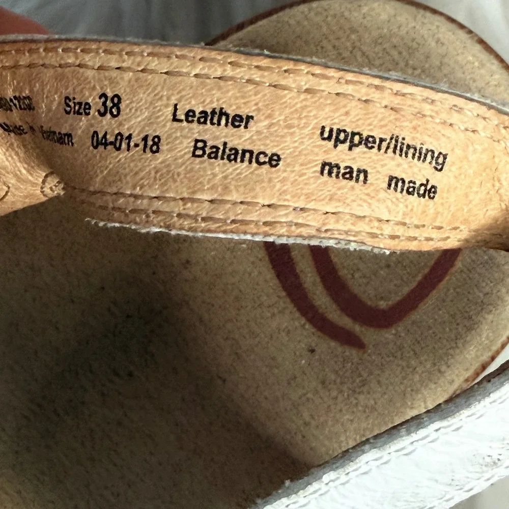 Dansko Season White Leather Strappy Wedge Sandals Wood Grain Heel 38 9849012200